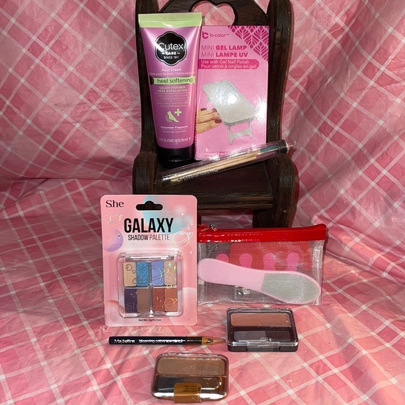 🎈SALE🎈🎀#10.MAKEUP BUNDLE🎀 - Picture 1 of 10